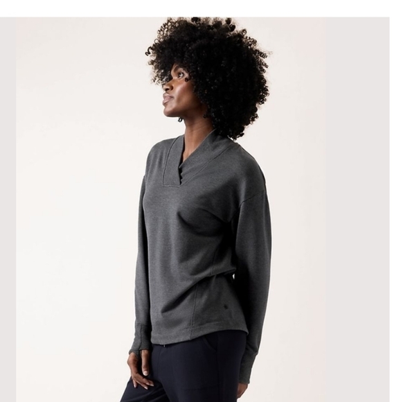 Athleta Clarity V-Neck Sweatshirt Womens Large Athleisure Cozy Black Heather NWT - Picture 2 of 14